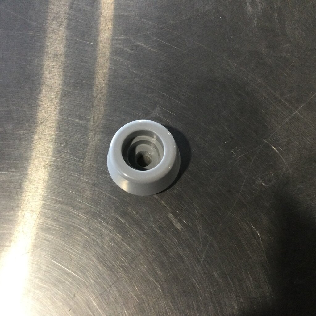 MUELLER GRAY NYLON DRAIN PLUG 1-1/2 ID