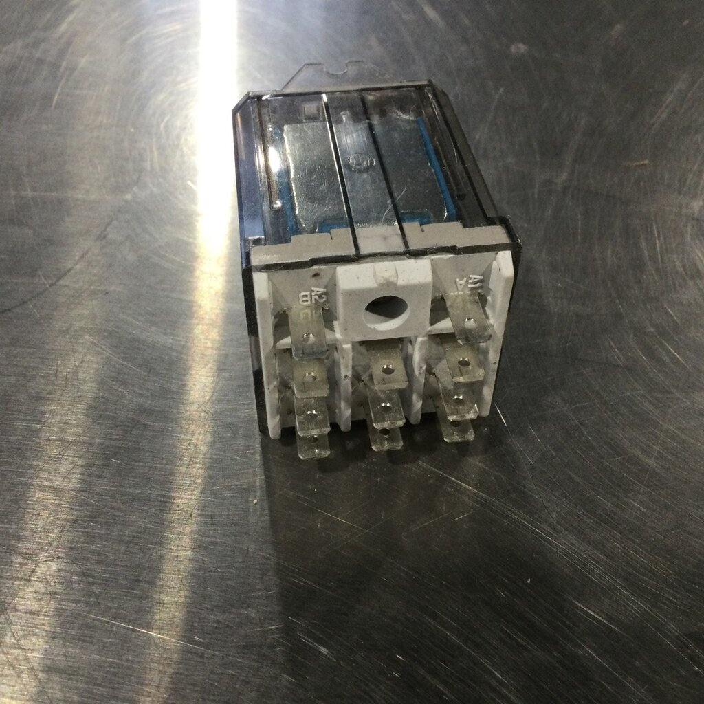 MUELLER HIPERFORM RELAY SWITCH 3PDT, 24VDC, 10A