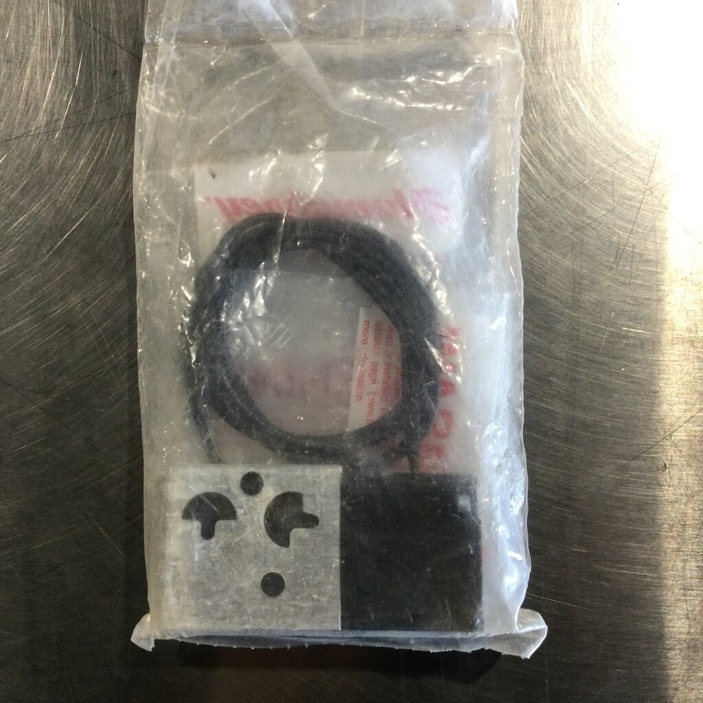 3-WAY DIRECT ACTING STACKABLE SOLENOID VALVE, 24VDC, 4.5 WATTS, 125 PSI, 1/8-27 PORTS