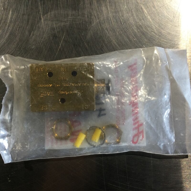 AIR VALVE 4-WAY, 2-POSITION, 0-125 PSIG, 1/8" NPT, EXHAUST PORTS #10-32