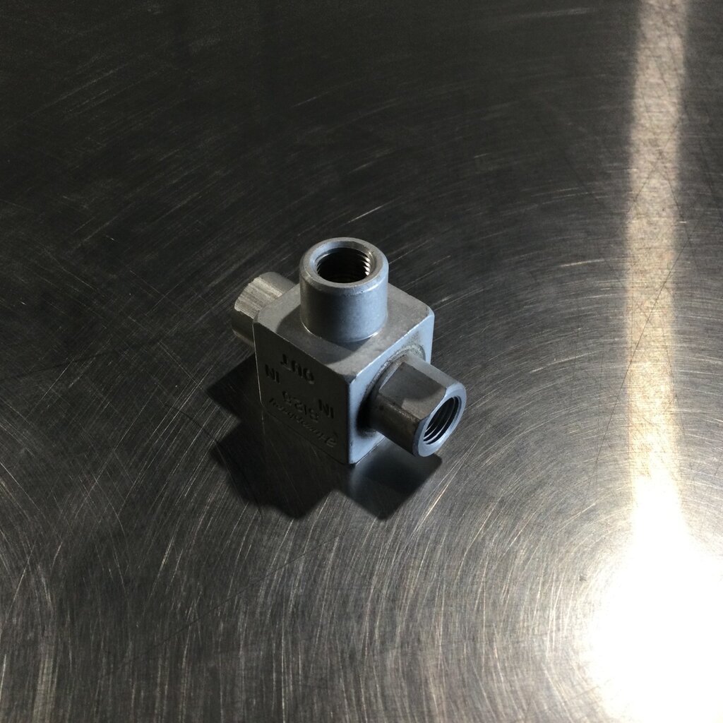 PNEUMATIC SHUTTLE VALVE 1/8 NPT