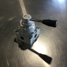 MANUAL AIR CONTROL VALVE 4-WAY, 1/2 NPT