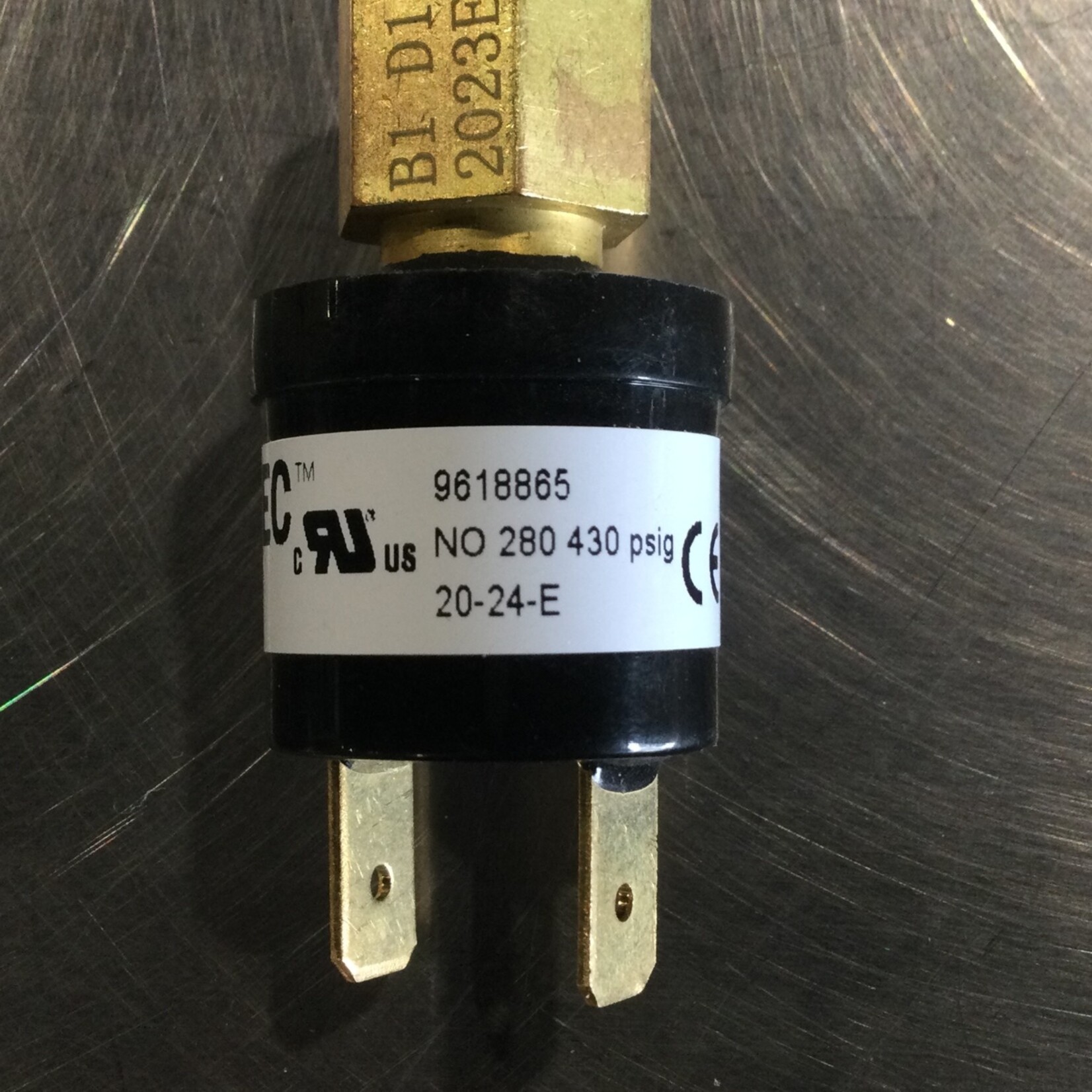 WHRL 20TON CHILLER WILSPEC PRESSURE FAN SWITCH 280/430 psi