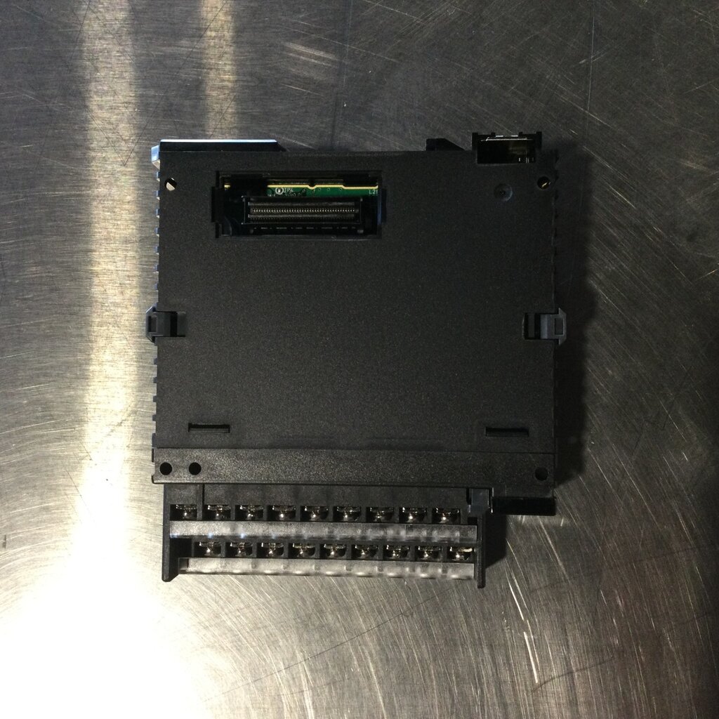 WHRL PANASONIC PLC DIN RAIL 8-ANALOG SCREW TERMINAL INPUT MODULE