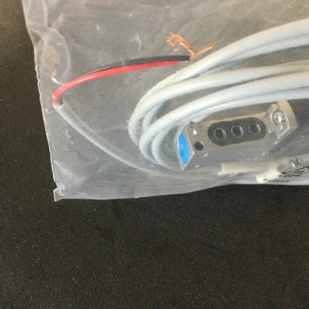 FESTO AIR SOLENOID VALVE, 3/2 CLOSED, MONOSTABLE, FAST SWITCHING W/ CABLE, 24VDC