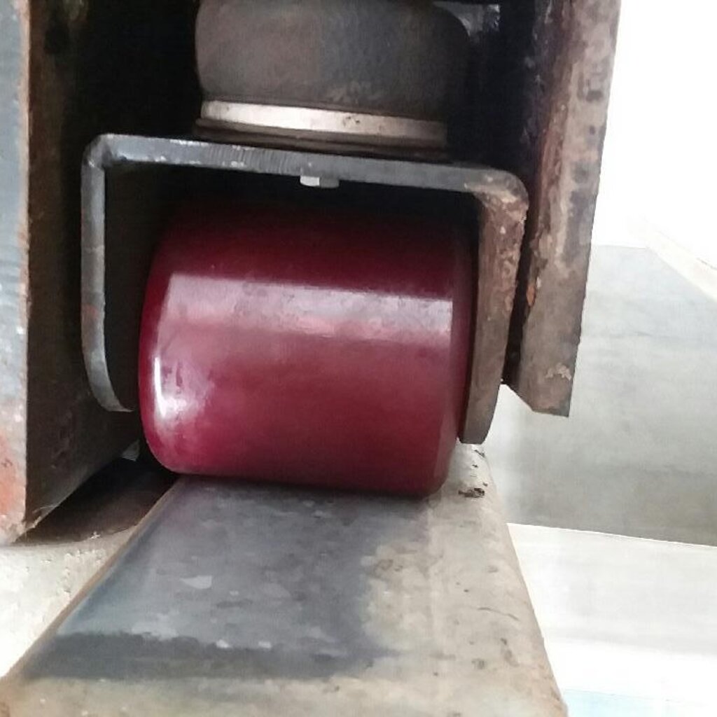 40 STALL ROTARY XCALIBUR 360EX STEAMLINE CROWD GATE POLYURETHANE PRESS ON IDLER WHEEL 4" OD X 4-1/8 W X 2.047 ID