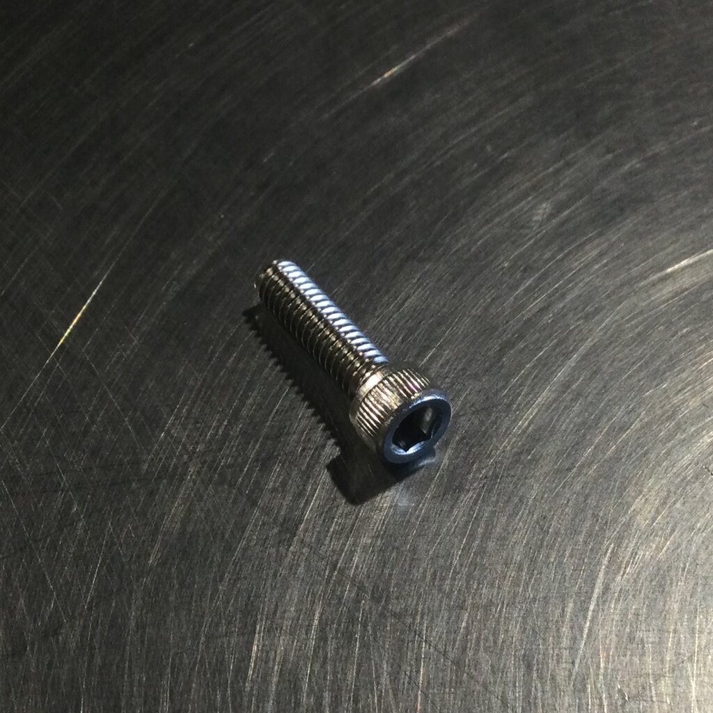 SOCKET HEAD S/S MACHINE SCREW 18-8 #8-32 X 5/8