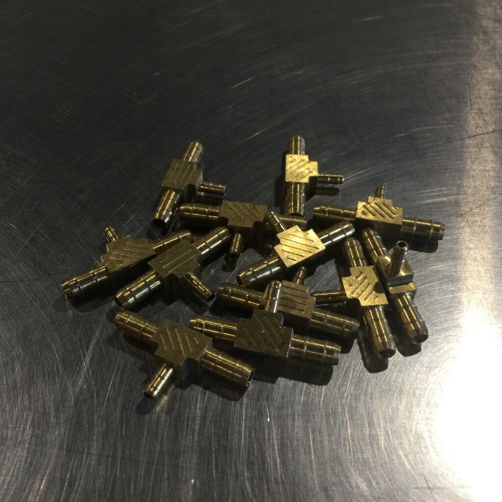 BARB TEE FITTING S/S 1/8 X 1/8 X 1/16