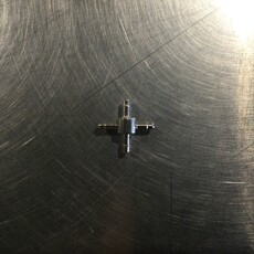 CROSS BARB AIR FITTING S/S 1/16 ID