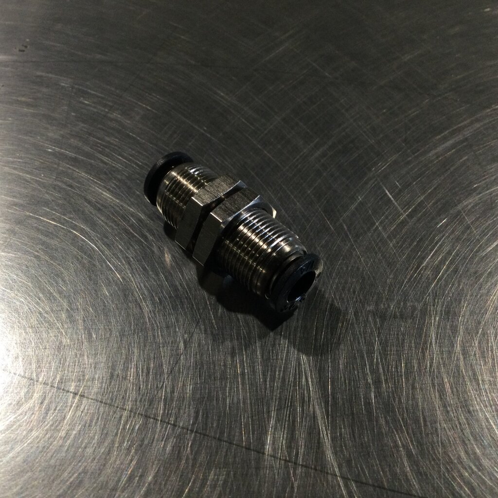 AIR FITTING STRAIGHT BULKHEAD T1/4
