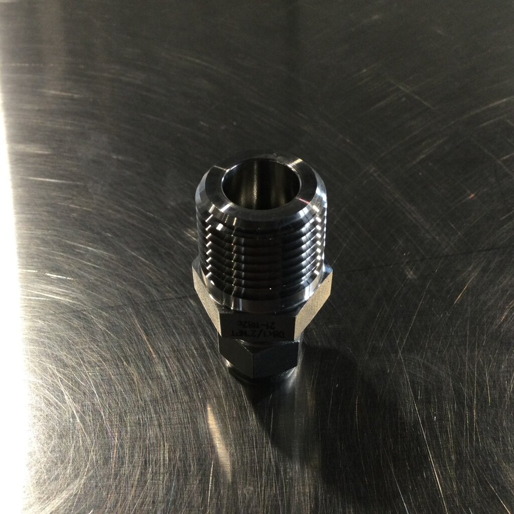 TEMPERATURE TRANSMITTER COMPRESSION FITTING 8mm X 1/2 NPT