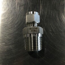 TEMPERATURE TRANSMITTER COMPRESSION FITTING 8mm X 1/2 NPT
