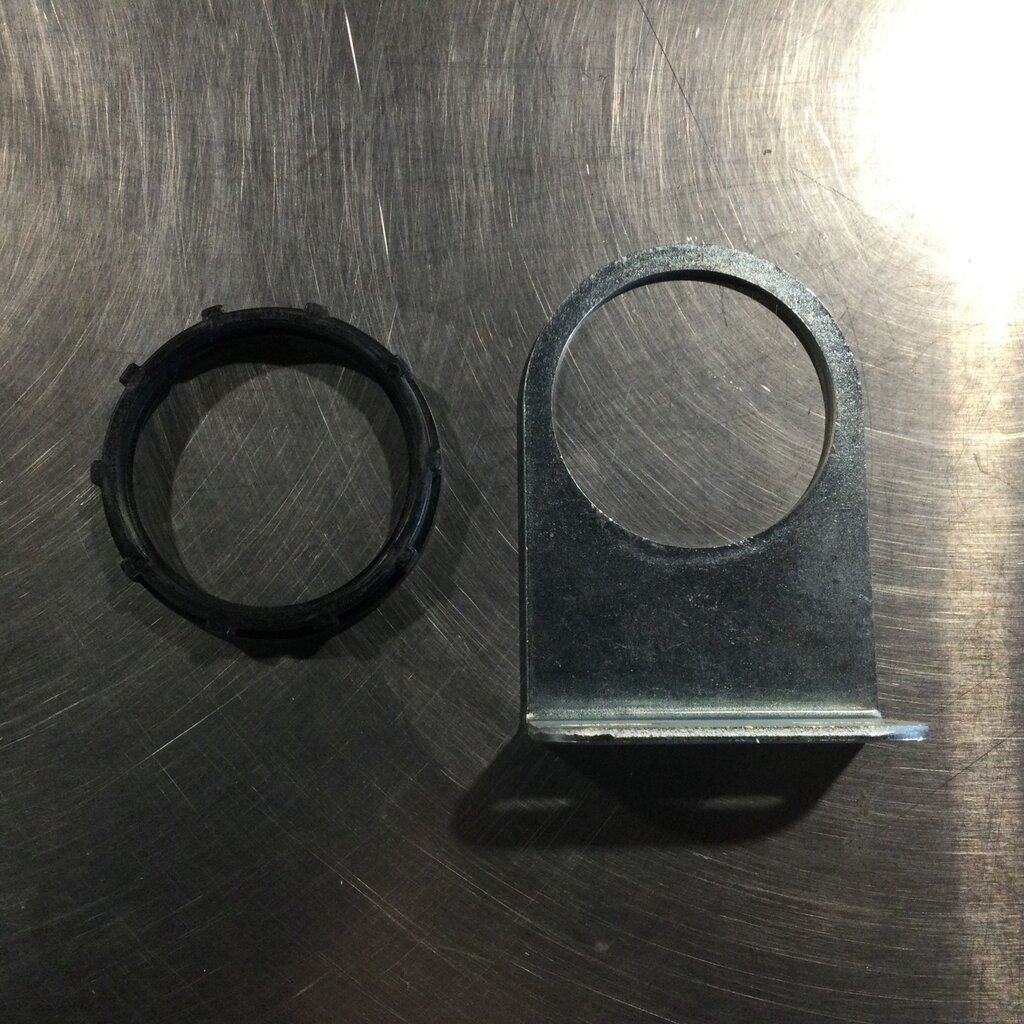 350 SERIES REGULATOR PANEL MOUNT BRACKET W/ NUT