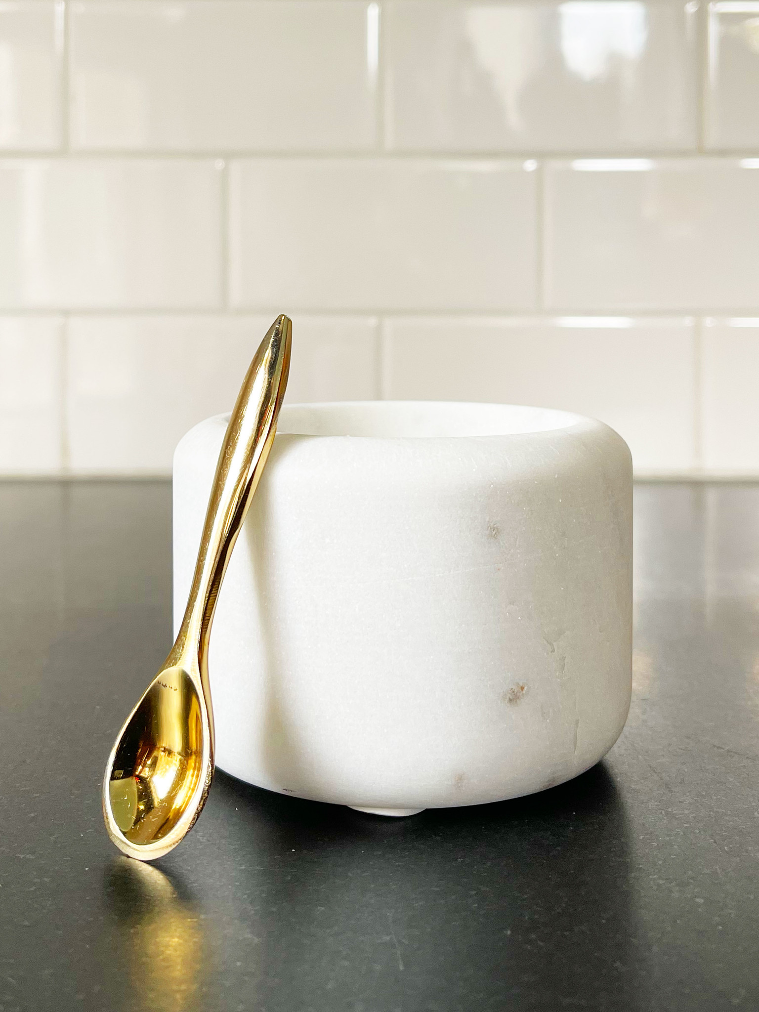 https://cdn.shoplightspeed.com/shops/643528/files/49556049/marble-pinch-pot-with-brass-spoon.jpg