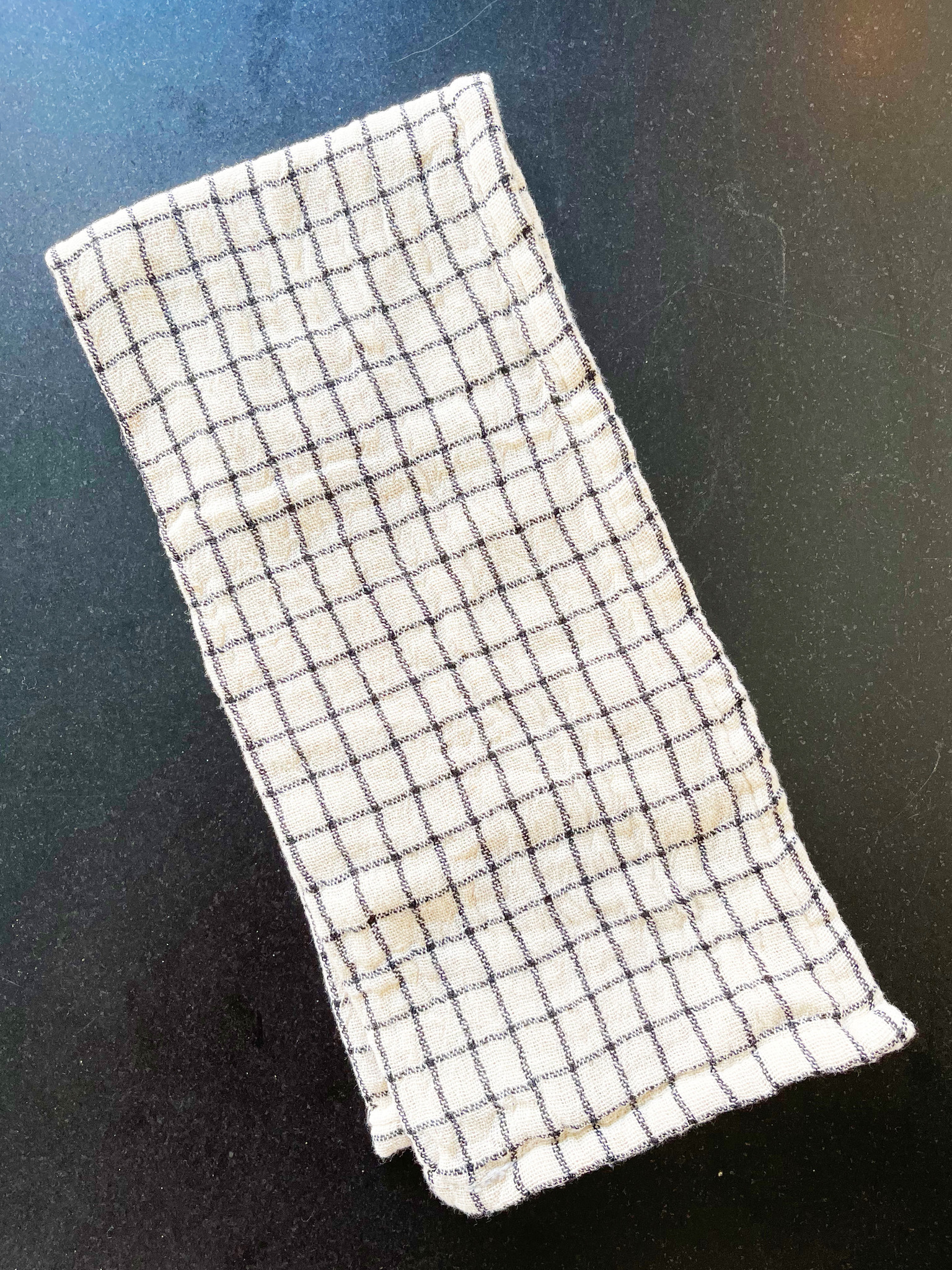 https://cdn.shoplightspeed.com/shops/643528/files/49557081/black-white-grid-cotton-tea-towel.jpg