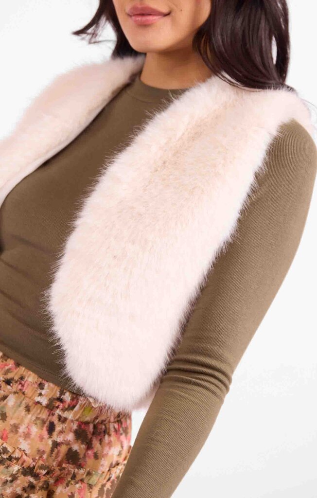 Sadie and Sage AJ3541 Sadie and Sage Senna Faux Fur Vest