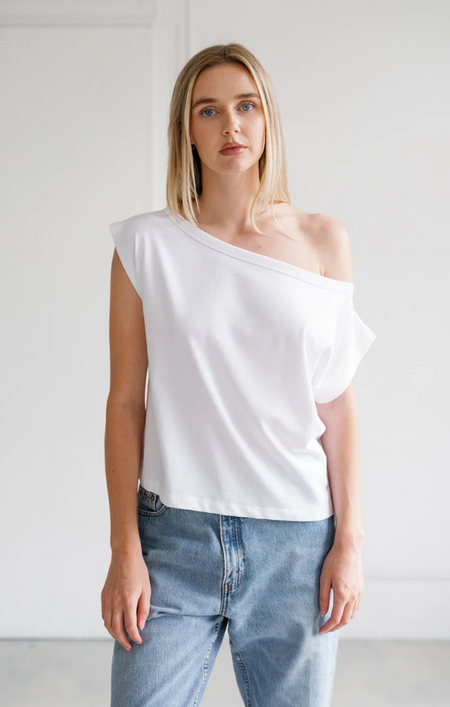 Brunette The Label BTLT075 Brunette The Label Off The Shoulder Tee