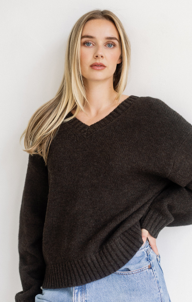 Brunette The Label BTLS084 Brunette The Label V-Neck Sweater