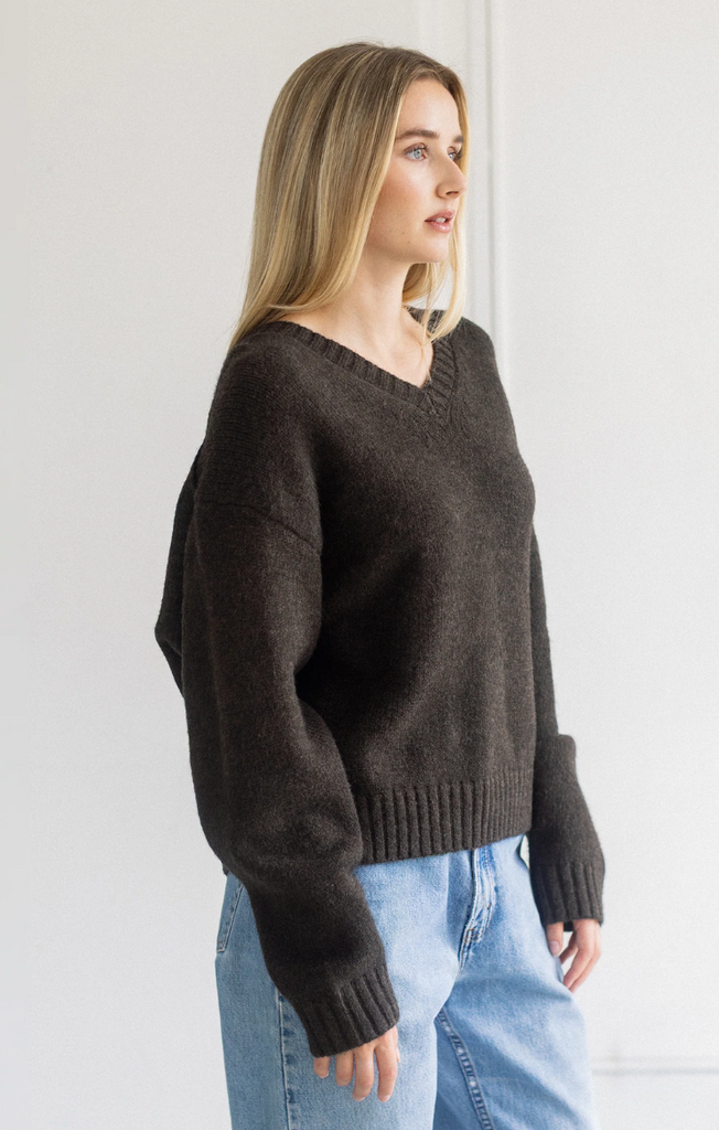 Brunette The Label BTLS084 Brunette The Label V-Neck Sweater
