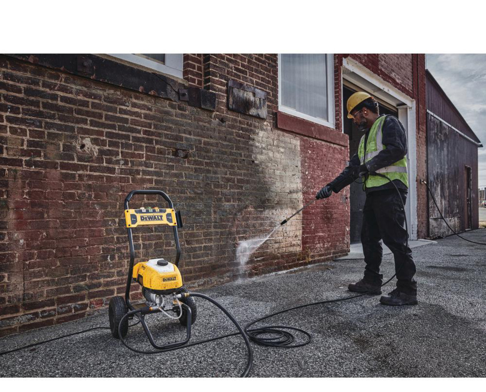 DEWALT 2400 PSI 1.1 GPM Cold Water Electric Pressure Washer