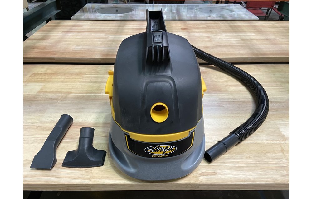 (NEW) STINGER HD2025 2.5 Gal. 1.75-Peak HP Compact Wet/Dry Shop Vacuum with Filter Bag, Hose and Accessories