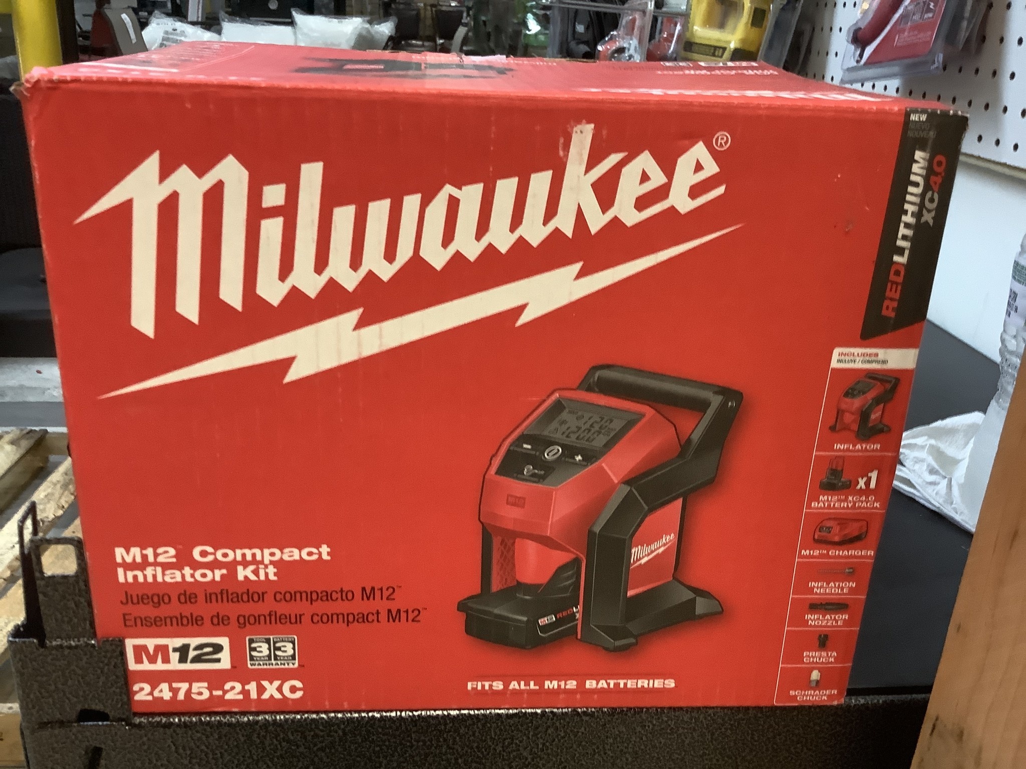 Milwaukee M12 12 Volt Lithium Ion Cordless Compact Inflator Kit