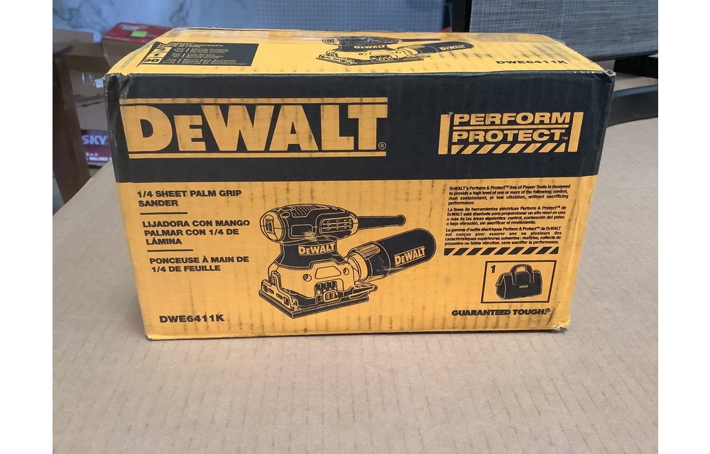 (New) DEWALT 2.3 Amp Corded 1/4 Sheet Palm Grip Sander Kit with Contractor Bag