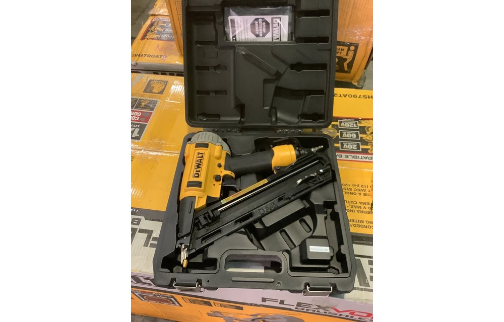 Pneumatic 15-Gauge DA Nailer Pneumatic 15-Gauge DA Nailer