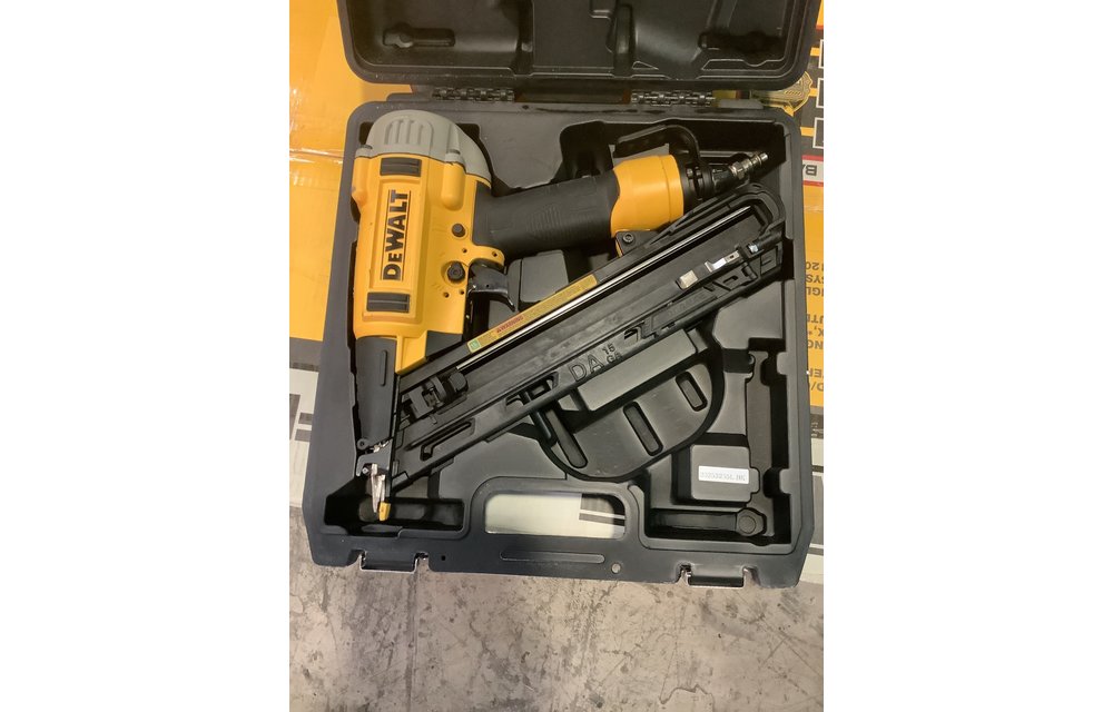 Pneumatic 15-Gauge DA Nailer Pneumatic 15-Gauge DA Nailer