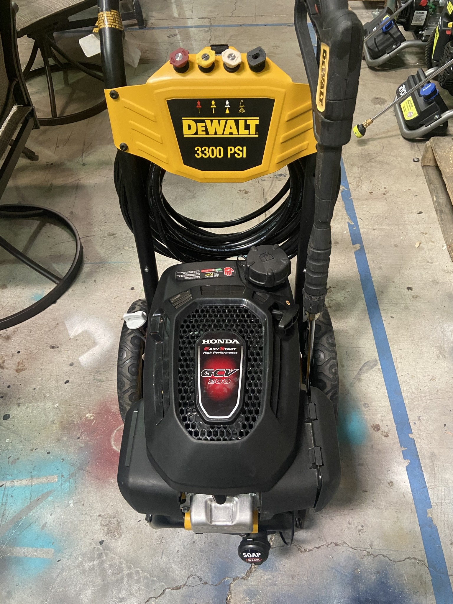 DeWalt 3300 PSI at 2.4 GPM Honda Cold 