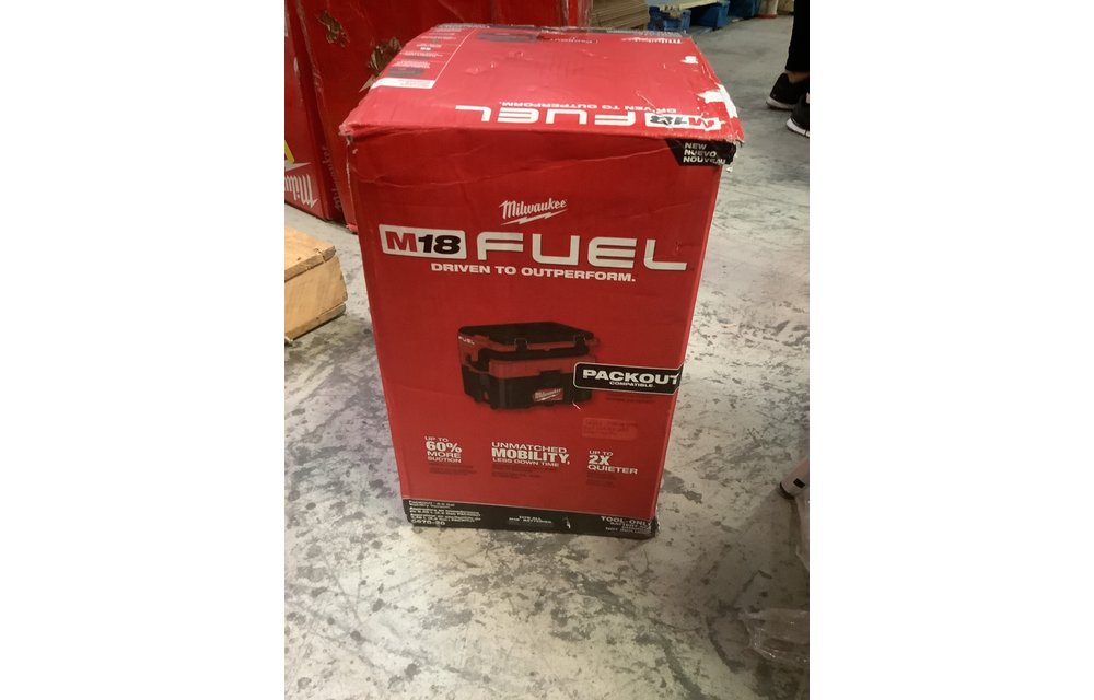 (New) Milwaukee M18 FUEL PACKOUT 18-Volt Lithium-Ion Cordless 2.5 Gal. Wet/Dry Vacuum