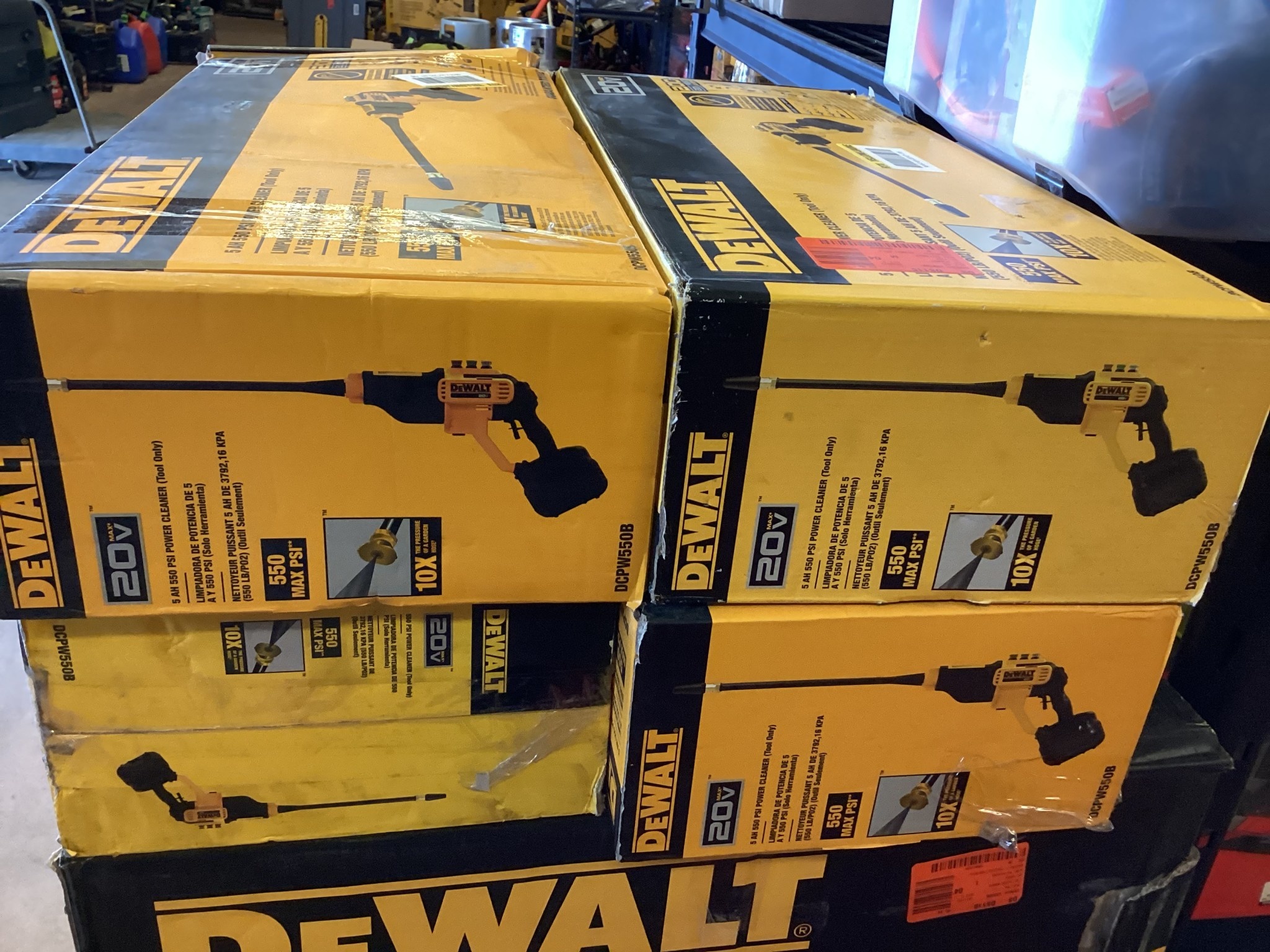 Dewalt 20V MAX 550 PSI 1.0 GPM Cold Water Cordless Electric Dewalt 20V MAX 550 PSI 1.0 GPM Cold Water Cordless Electric
