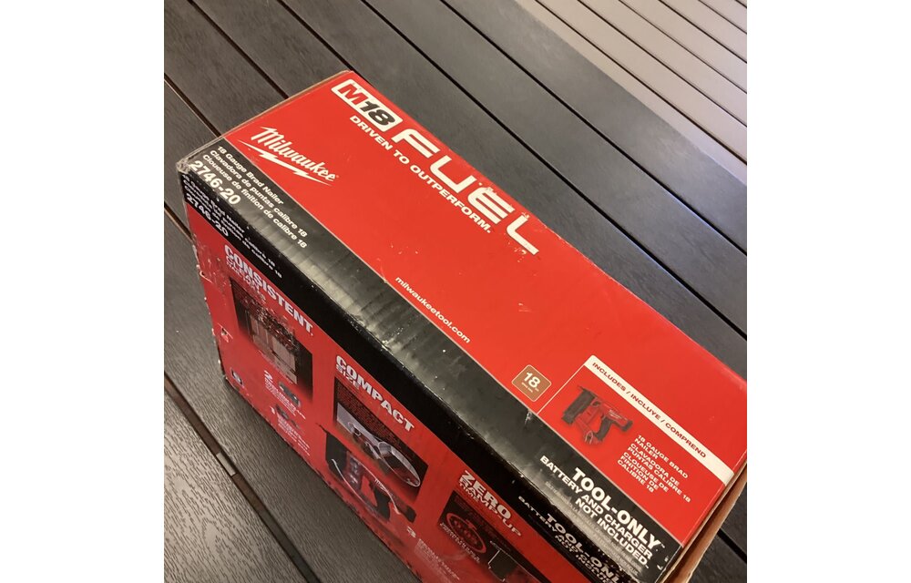 (ULN) Milwaukee M18 FUEL 18-Volt Lithium-Ion Brushless Cordless Gen II 18-Gauge Brad Nailer