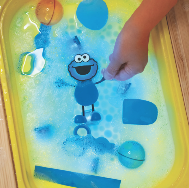 Glo Pals Cookie Monster - Light Up Pal & Cubes