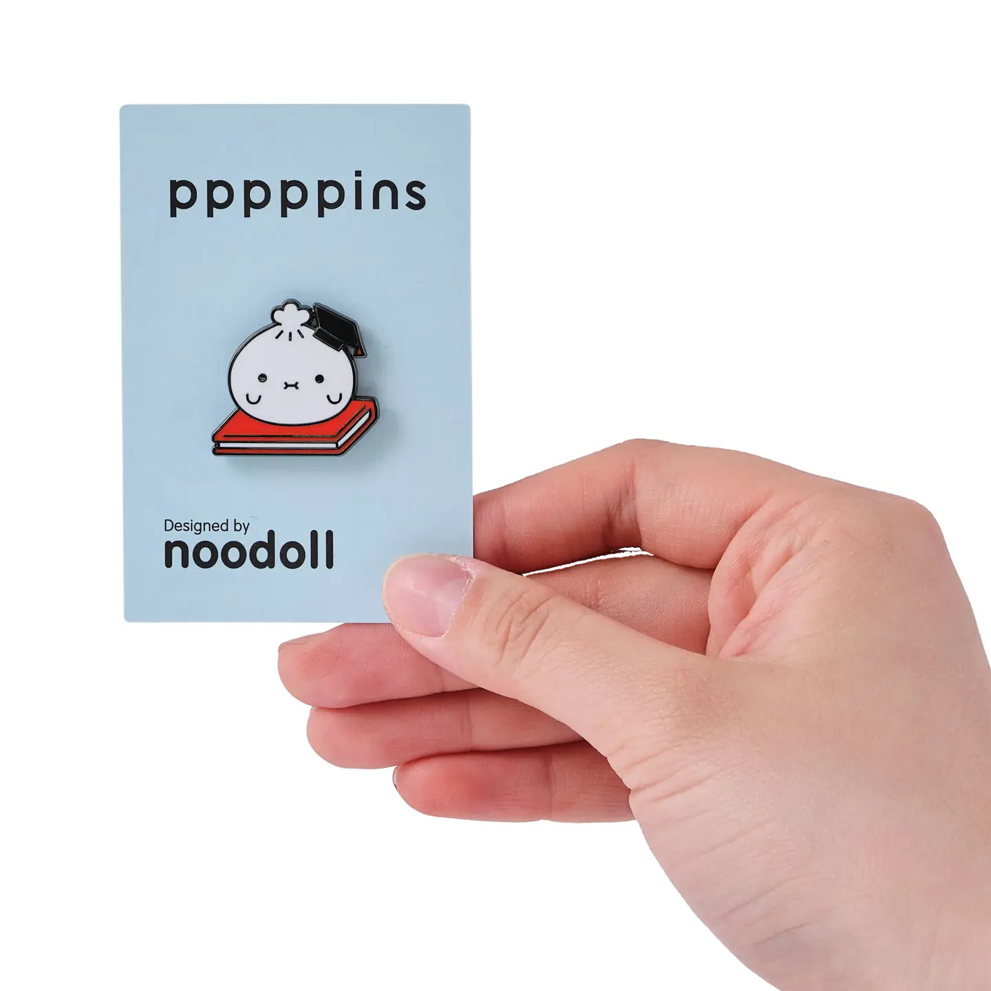 Noodoll Noodoll Enamel Pin - Graduation Ricebao - White Bao