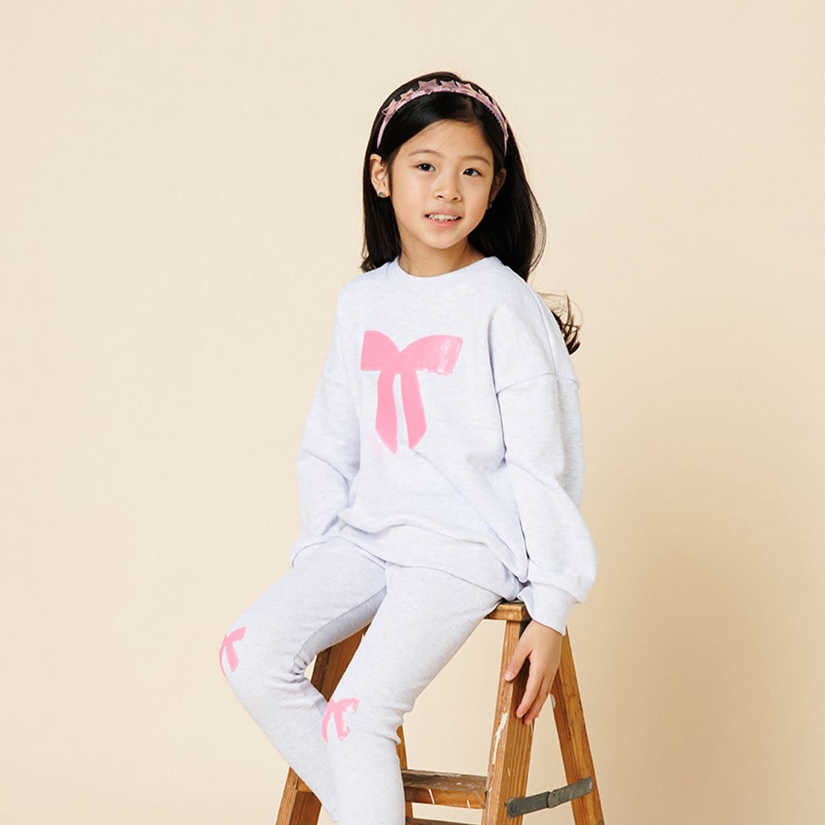 Petite Hailey Petite Hailey Lulu Bow Sweatshirt