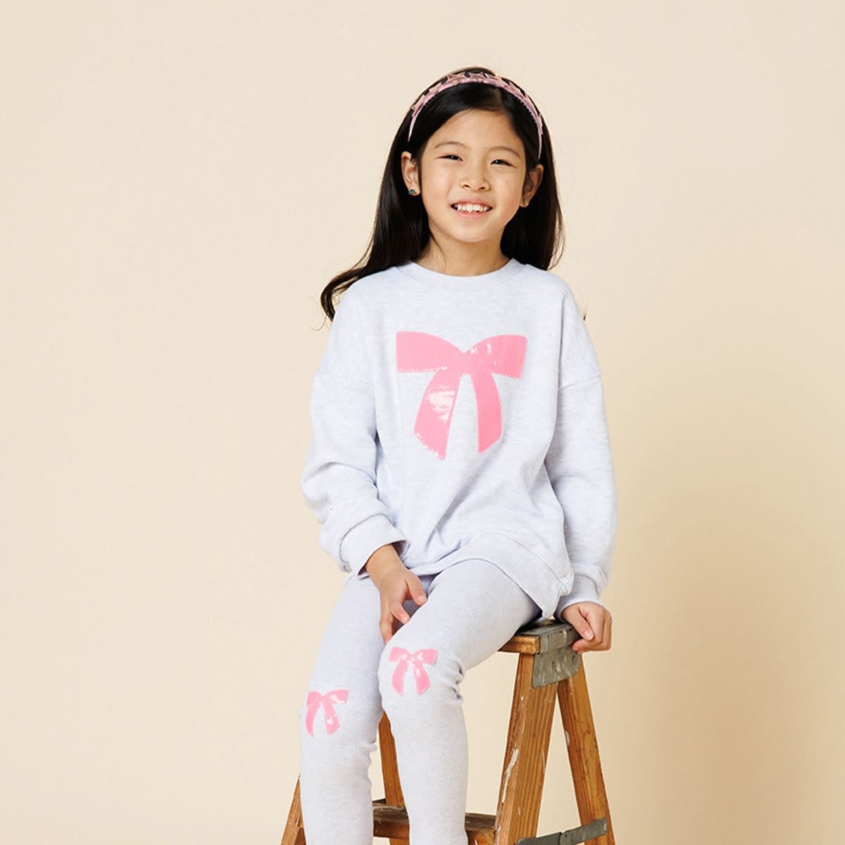 Petite Hailey Petite Hailey Lulu Bow Sweatshirt