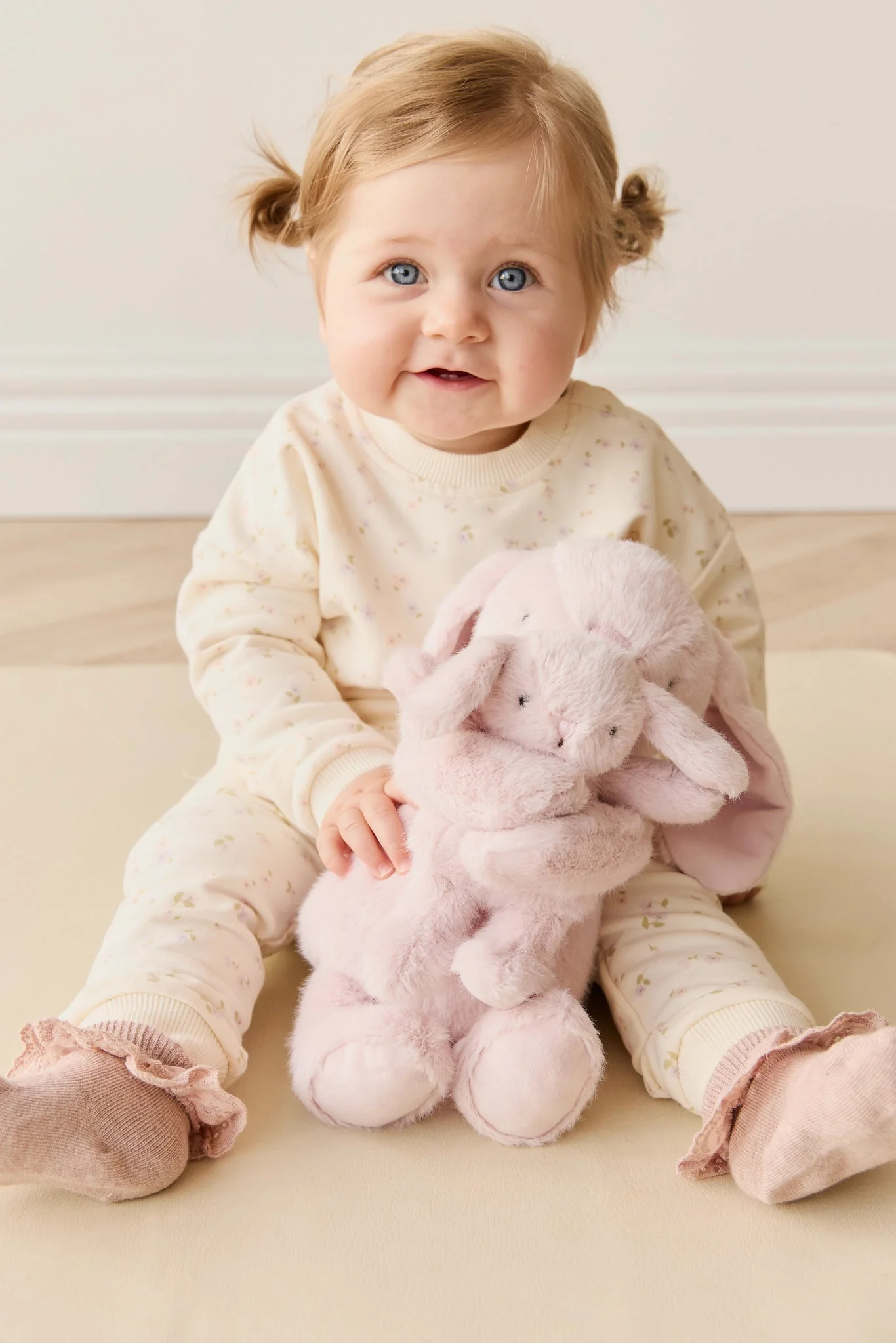 Jamie Kay Jamie Kay Snuggle Bunnies - Frankie the Hugging Bunny - Blossom