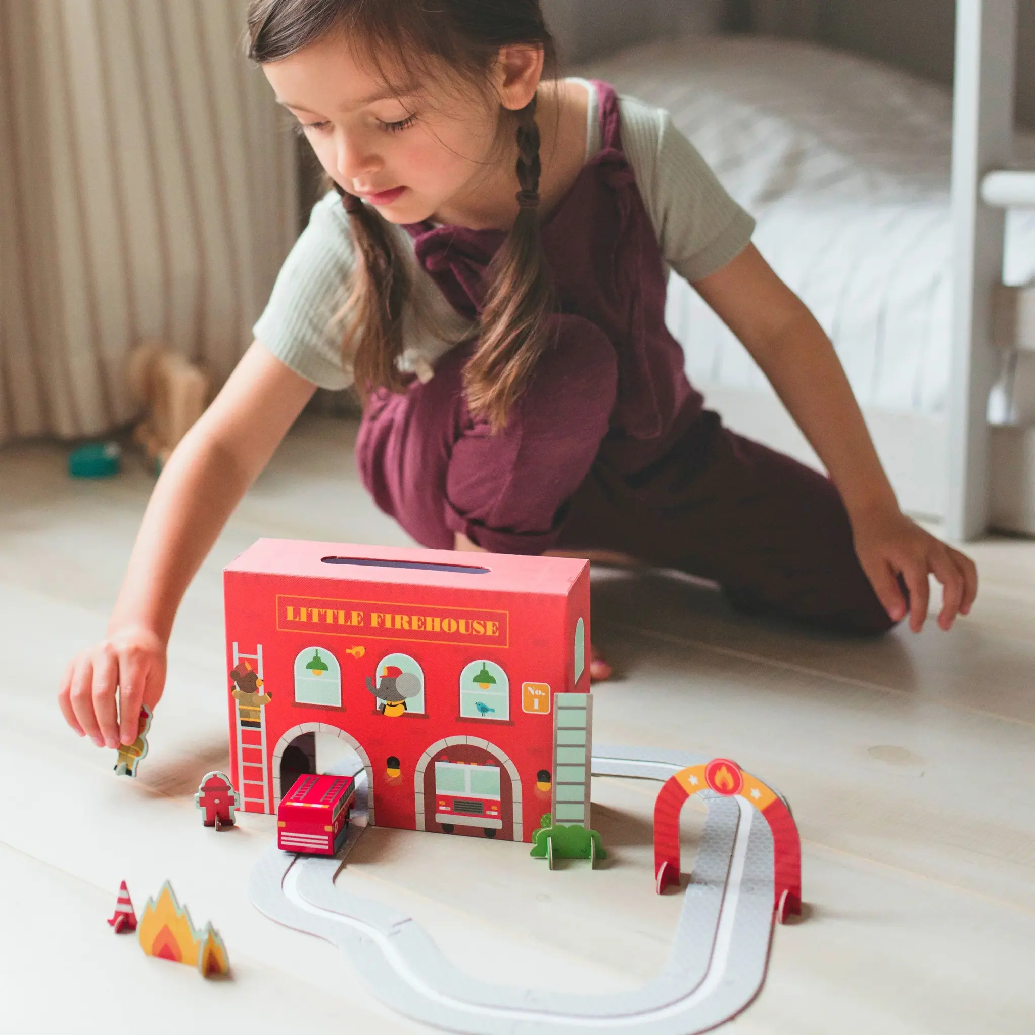 Chronicle Books Wind Up & Go Fire Station Play Set