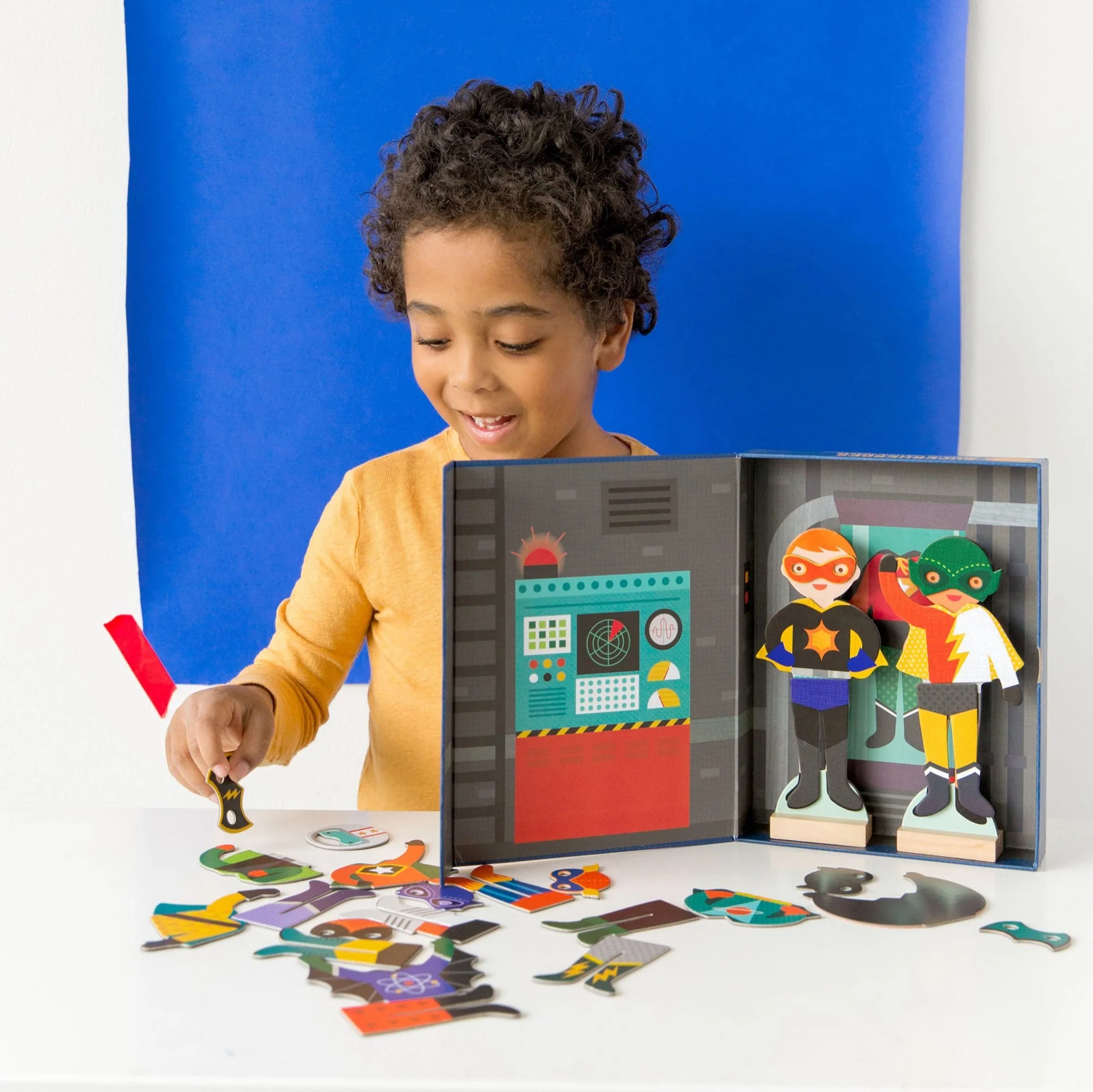 Chronicle Books Superheroes Magnetic Dress Up Play Set