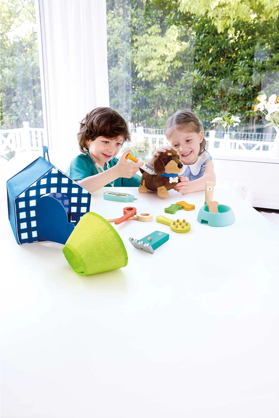 Hape Toys Hape Puppy Care Clinic Vet Set