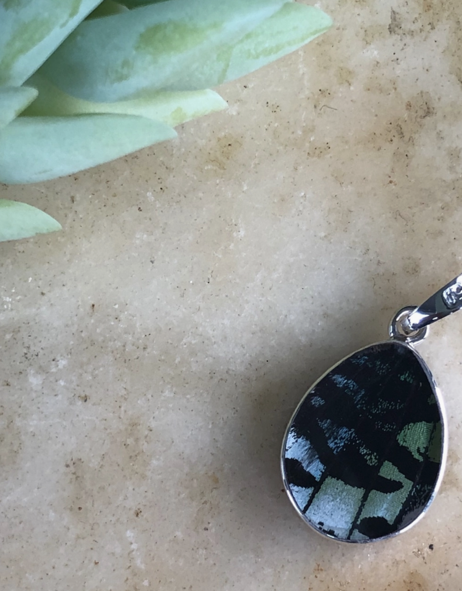 Mariposa Mariposa Butterfly Pendants - no chain*