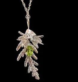 Amulette JFIHCP4P Sterling Silver 925 Cedar pendant with Peridot and soft chain