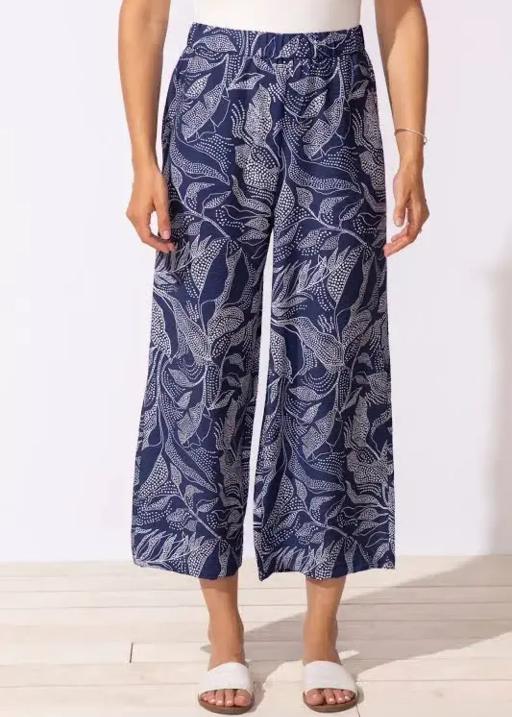 Escape Resort Pant w/ Leaves E65642