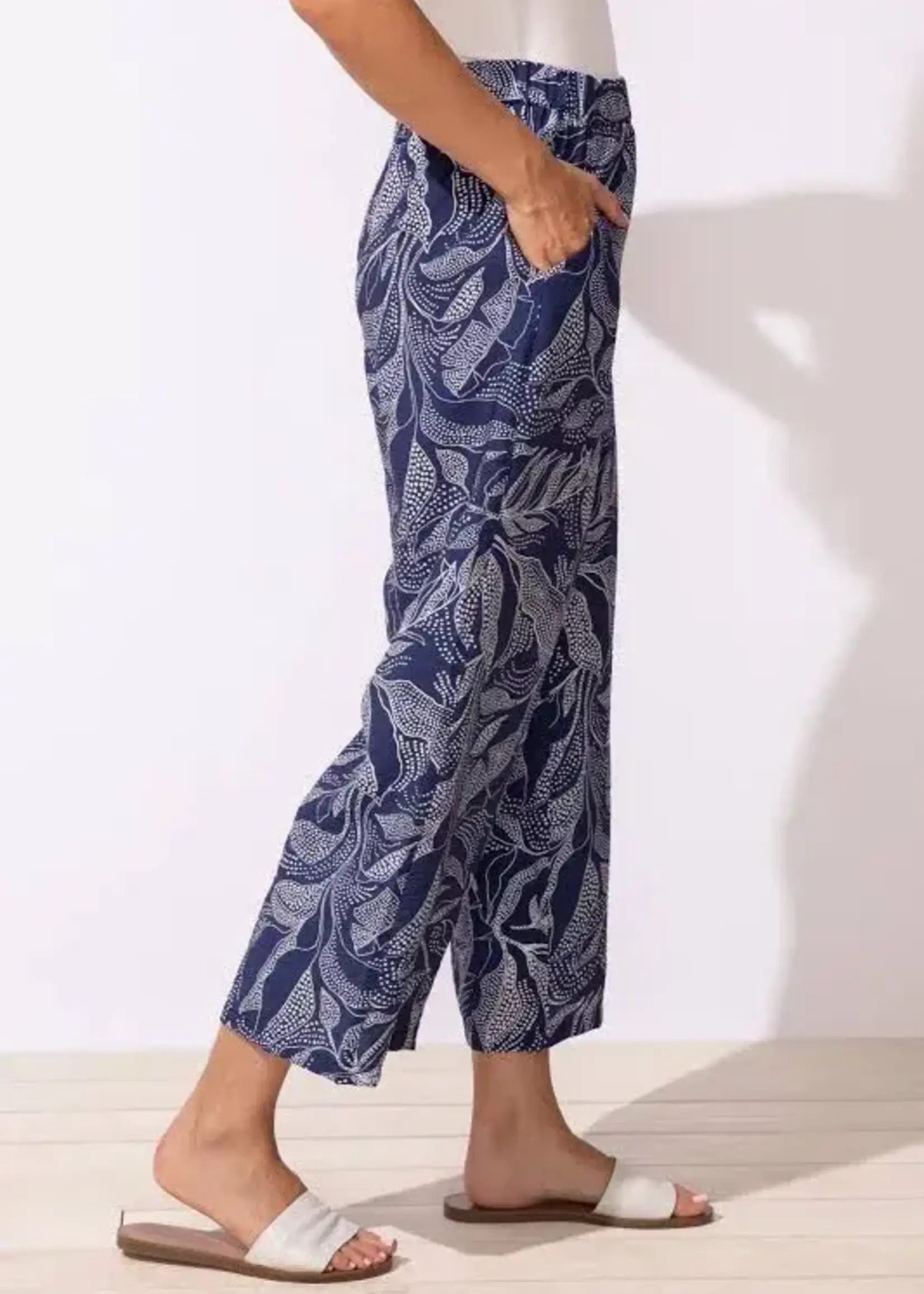 Escape Resort Pant w/ Leaves E65642