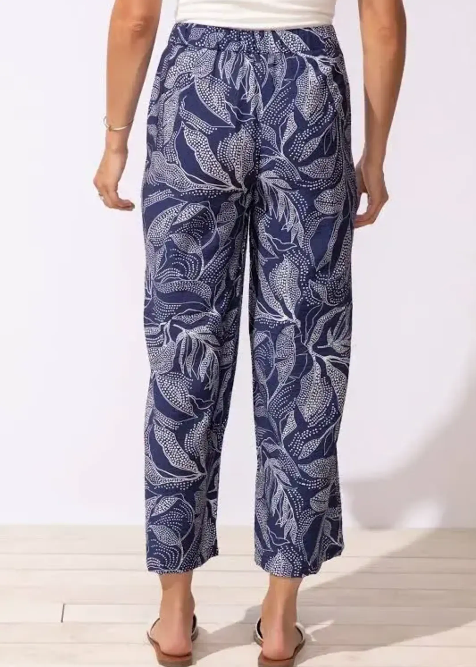Escape Resort Pant w/ Leaves E65642