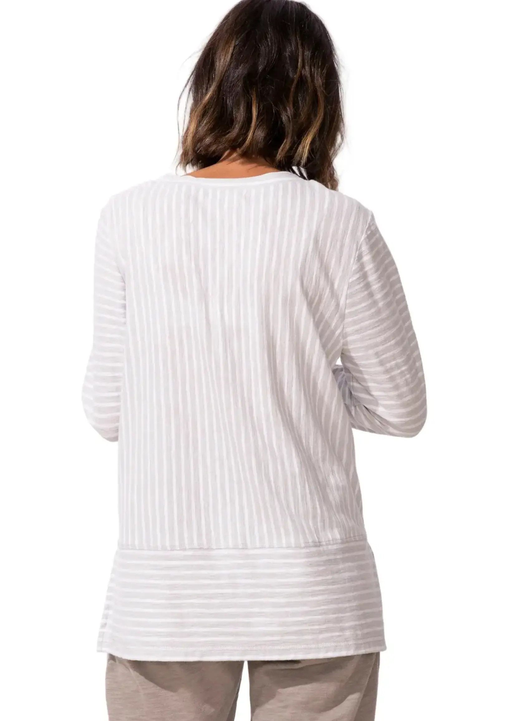 Escape Easy V Neck Tee E23542