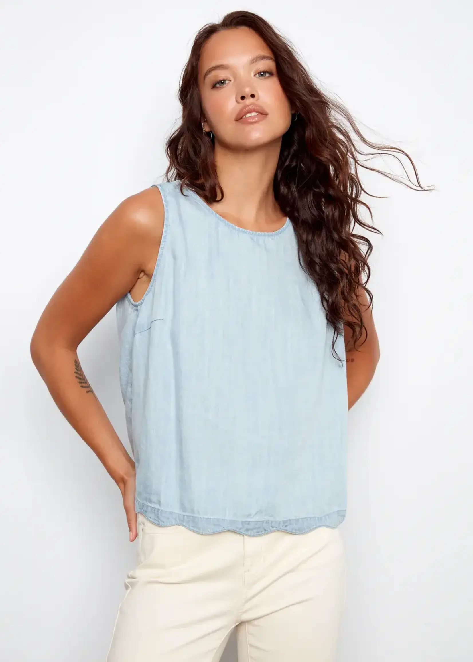 Charlie B Charlie B Scallop Hem Sleeveless Top w/ Back Buttons C4698