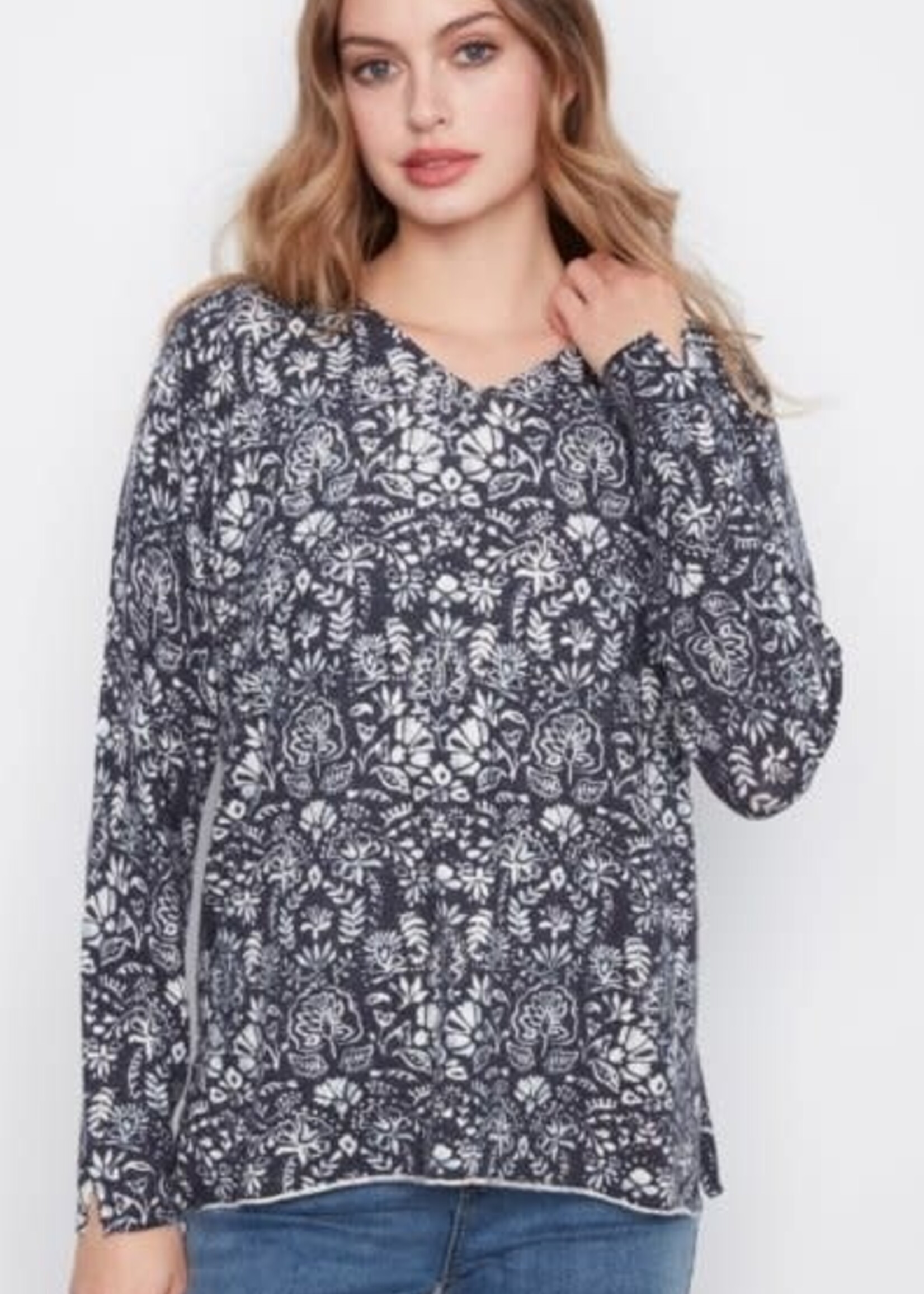 Charlie B Charlie B Printed L/S V Neck Sweater C2279