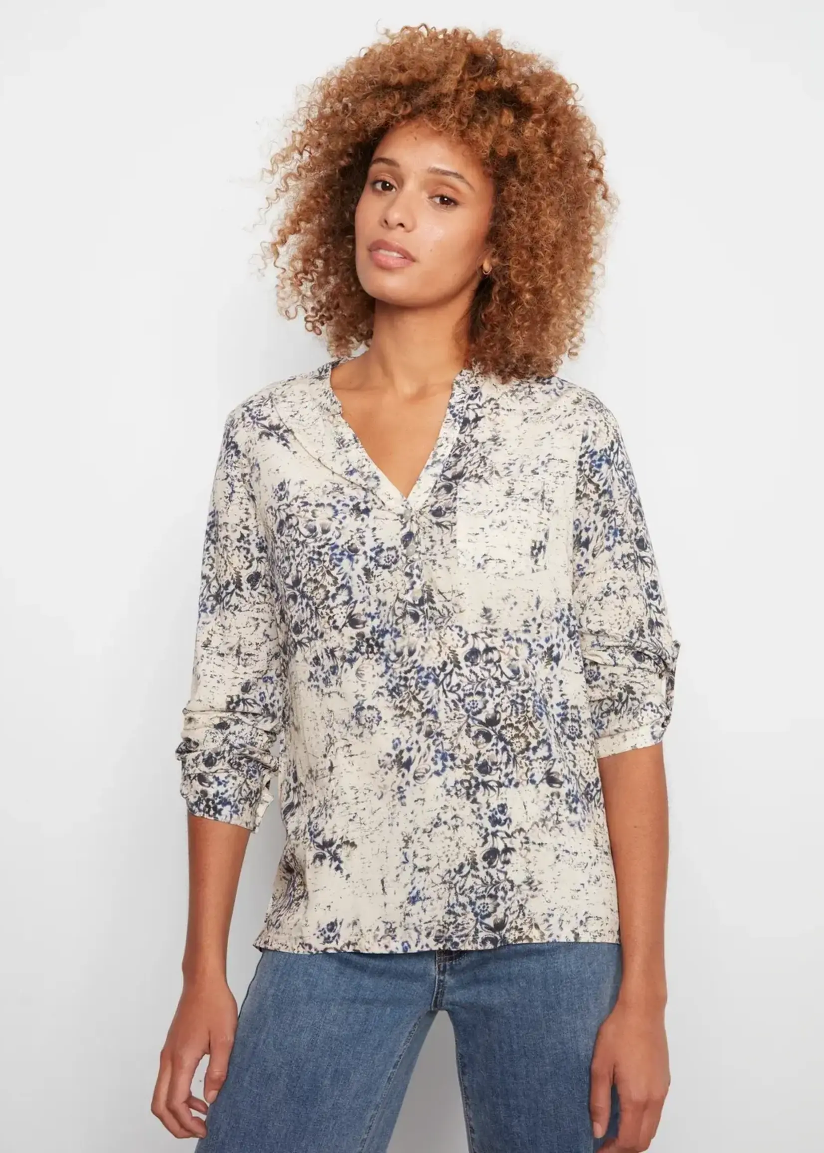 Charlie B Charlie B Printed Viscose Roll Up Sleeve Blouse C4713